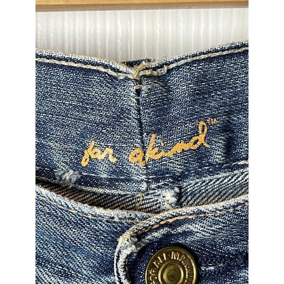 7 For All Mankind Blue Straight Boot Cut Distressed Jeans Women's Size 29 - Picture 4 of 10